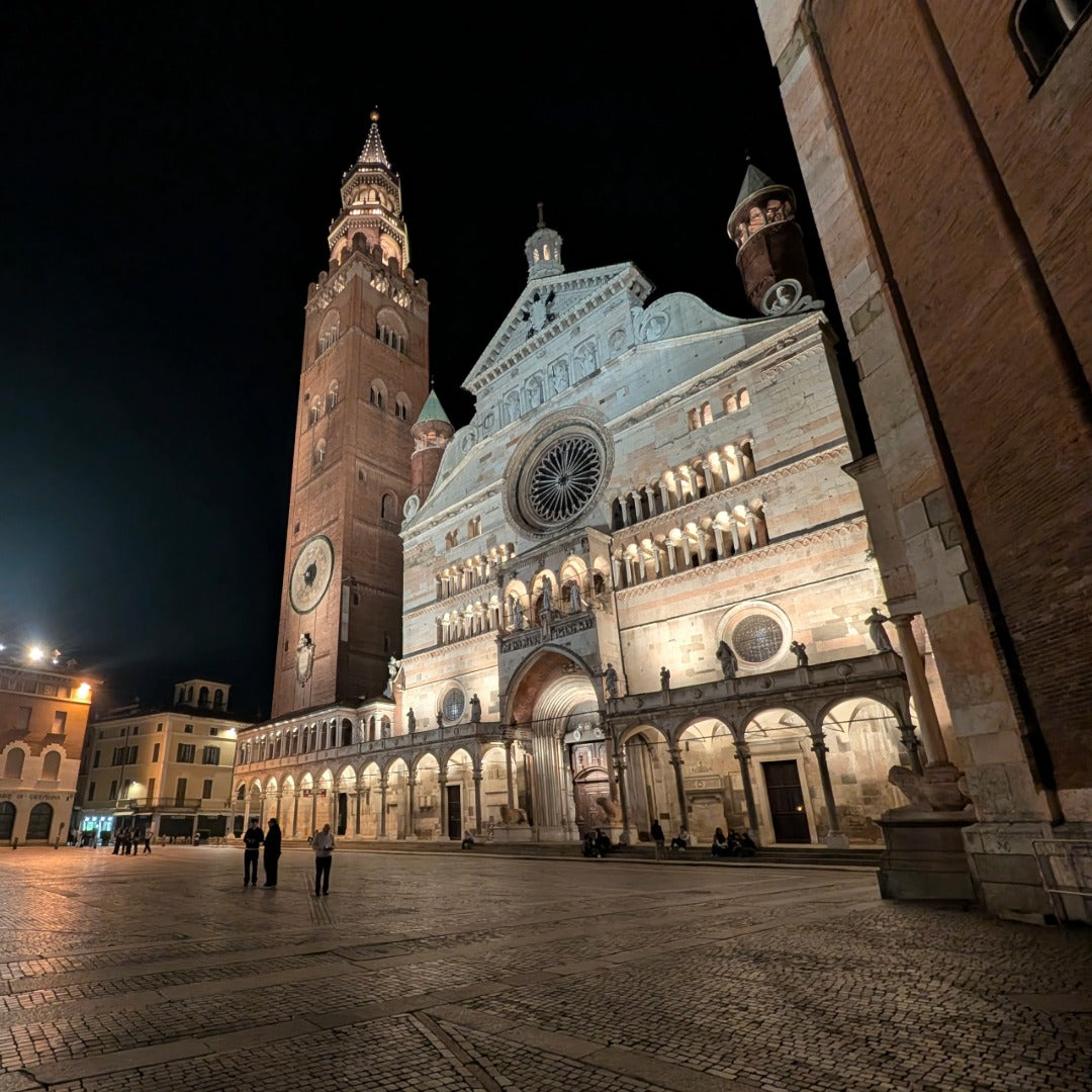 photo of a famous cathedral in Cremona, the Cattedrale di Santa Maria Assunta