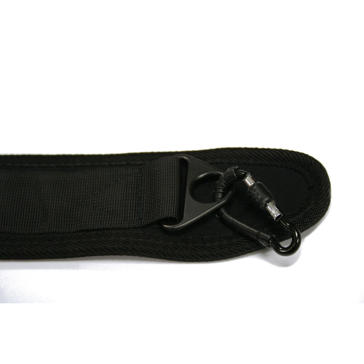 Backpack strap hardware on the Gewa Pure polycarbonate violin case