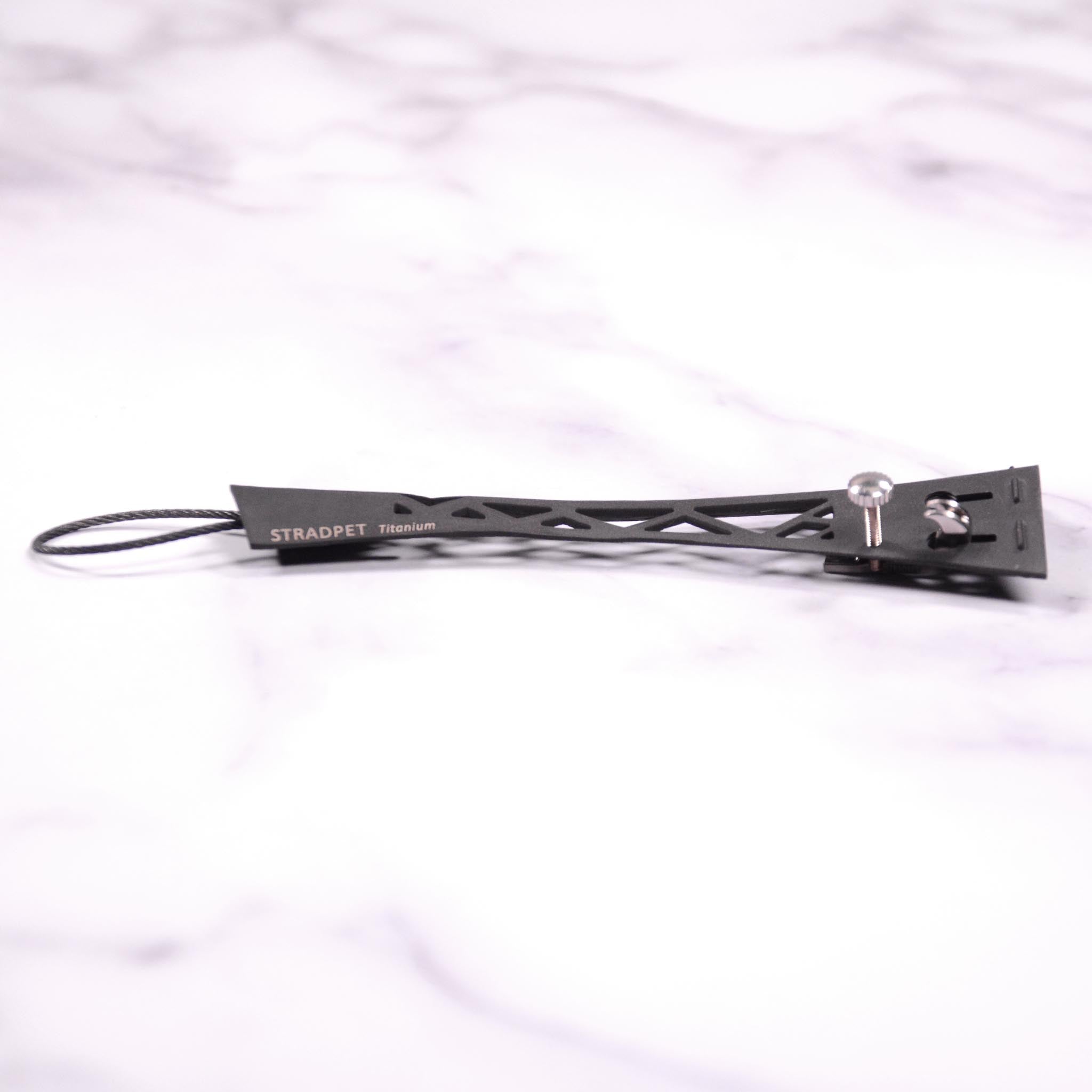 Stradpet Titanium Violin Tailpiece with Single Fine Tuner