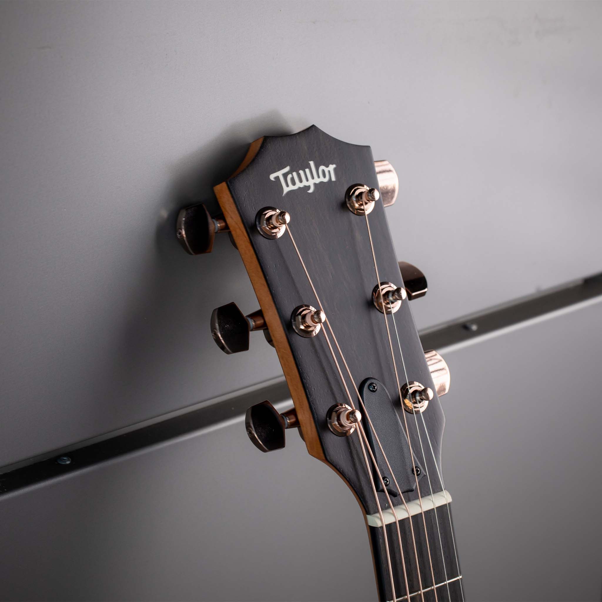 Taylor 214ce-K DLX Layered Koa Acoustic-Electric Guitar